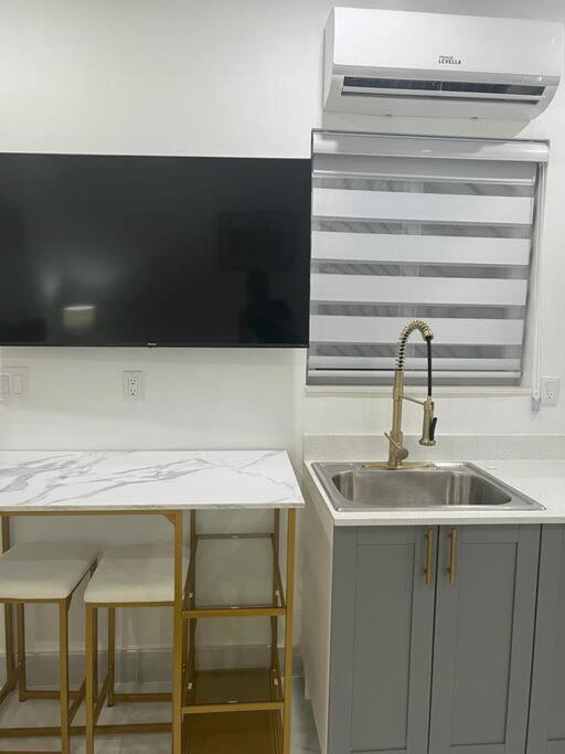 Stunning Deluxe Studio Hialeah Exterior photo