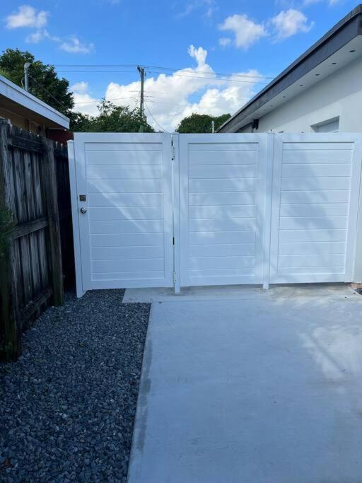 Stunning Deluxe Studio Hialeah Exterior photo
