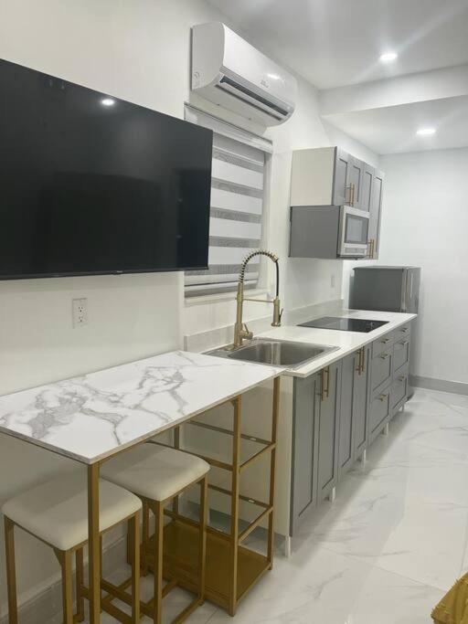 Stunning Deluxe Studio Hialeah Exterior photo