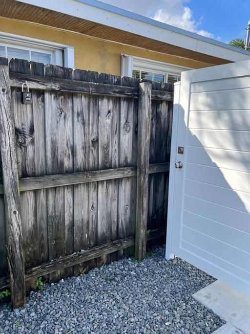 Stunning Deluxe Studio Hialeah Exterior photo