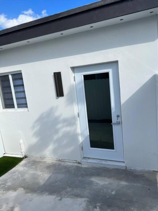 Stunning Deluxe Studio Hialeah Exterior photo